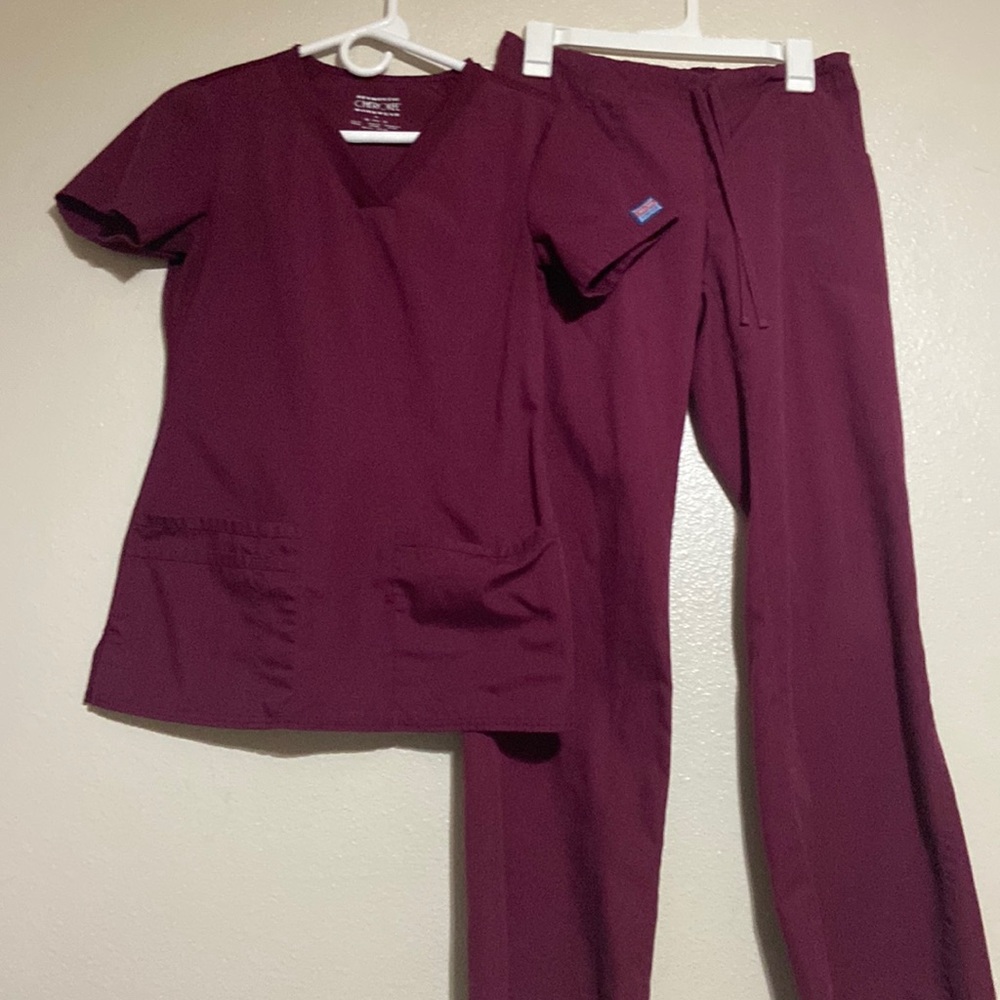 Used XS Burgundy Cherokee scrub set